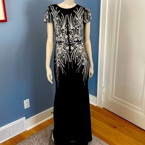 Adrianna Papell Black Gown with Beaded Detail Size 4